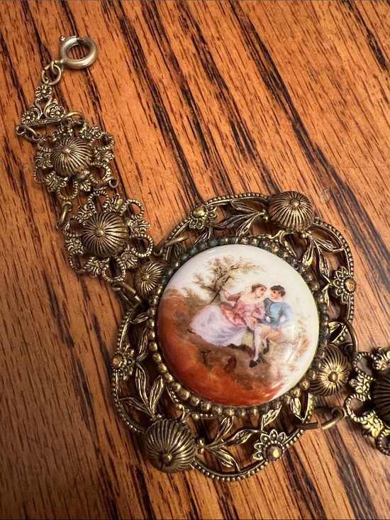 Vintage Jewelry - Vintage Cameo Medallion Bracelet - Bronze Tone with Hand-Painted Scene Jewelry